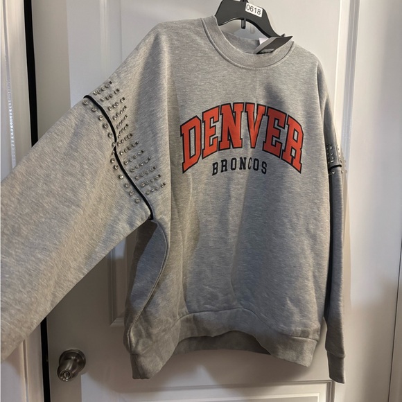Woman’s Denver Broncos Gray Sweatshirt with Studded Sleeves Sz L - Picture 2 of 6